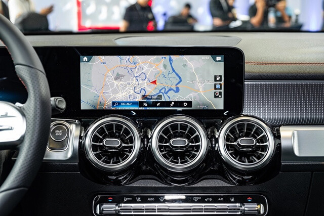 Mercedes-Benz-EQB-250-SUV-man-hinh-trung-tam