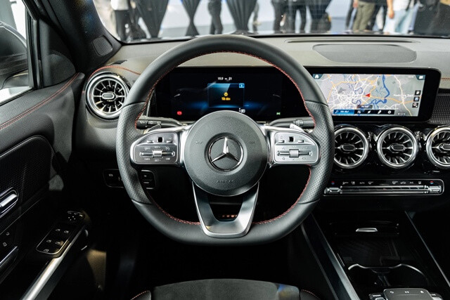 Mercedes-Benz-EQB-250-SUV-thiet-ke-vo-lang