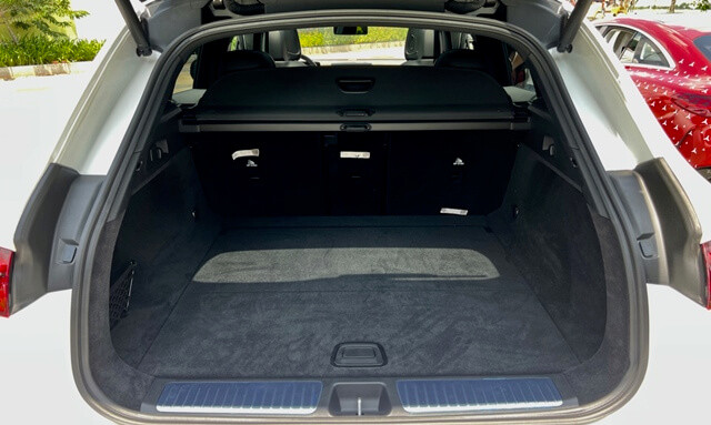 Mercedes-Benz-EQE-500-4Matic-SUV-khoang-hanh-ly