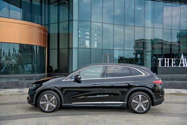 Mercedes-Benz-EQE-500-4Matic-than-xe