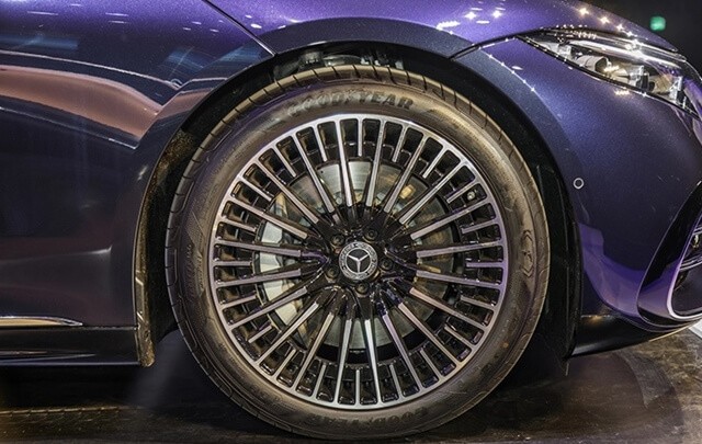 Mercedes-Benz-EQS-450-la-zang