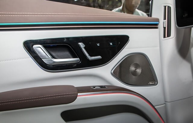 Mercedes-Benz-EQS-450-tap-pi