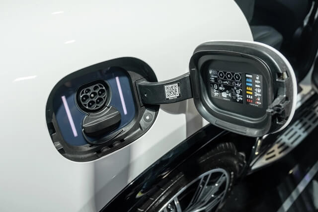 Mercedes-Benz-EQS-500-4Matic-SUV-cong-sac-pin