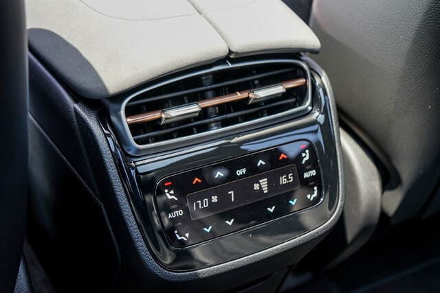 Mercedes-Benz-EQS-500-4Matic-SUV-cua-gio-dieu-hoa