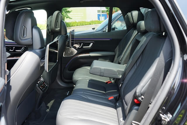 Mercedes-Benz-EQS-500-4Matic-SUV-hang-ghe-thu-2