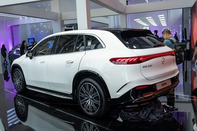 Mercedes-Benz-EQS-500-4Matic-SUV-hong-xe