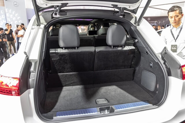 Mercedes-Benz-EQS-500-4Matic-SUV-khoang-hanh-ly