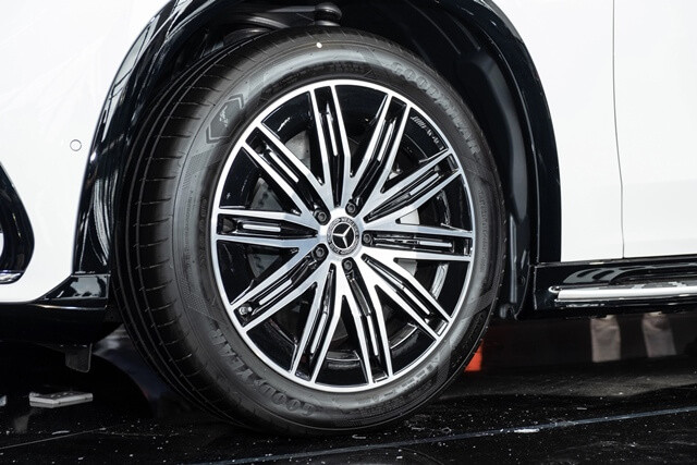 Mercedes-Benz-EQS-500-4Matic-SUV-la-zang