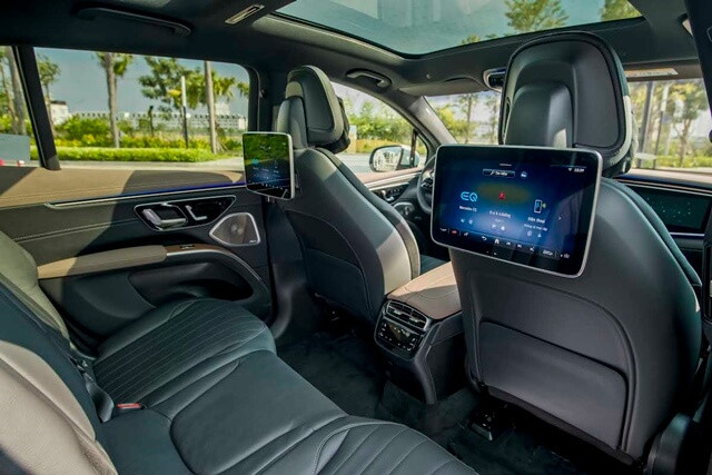 Mercedes-Benz-EQS-500-4Matic-SUV-man-hinh-cho-hang-ghe-thu-2