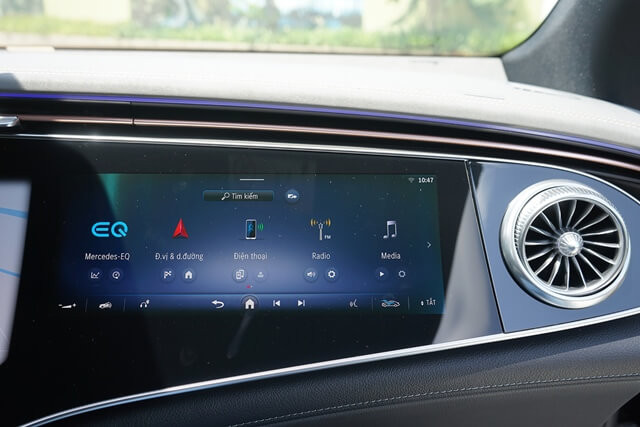 Mercedes-Benz-EQS-500-4Matic-SUV-man-hinh-giai-tri-cho-ghe-phu