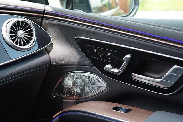 Mercedes-Benz-EQS-500-4Matic-SUV-tap-pi