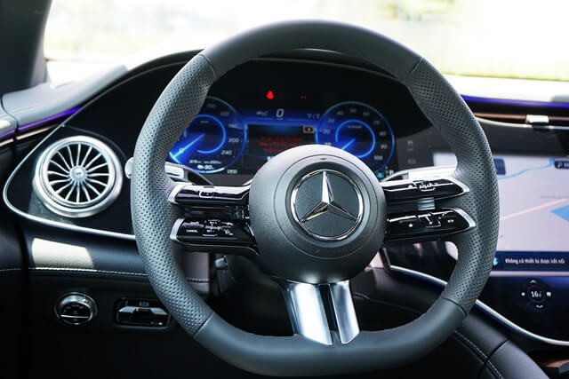 Mercedes-Benz-EQS-500-4Matic-SUV-vo-lang