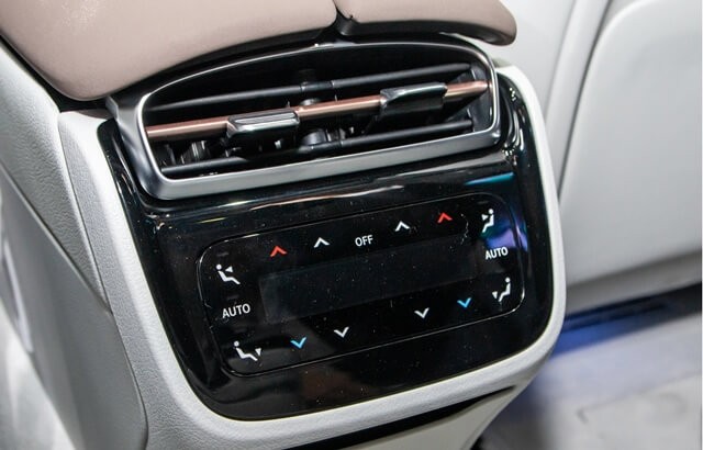 Mercedes-Benz-EQS-580-4Matic-cua-gio-dieu-hoa