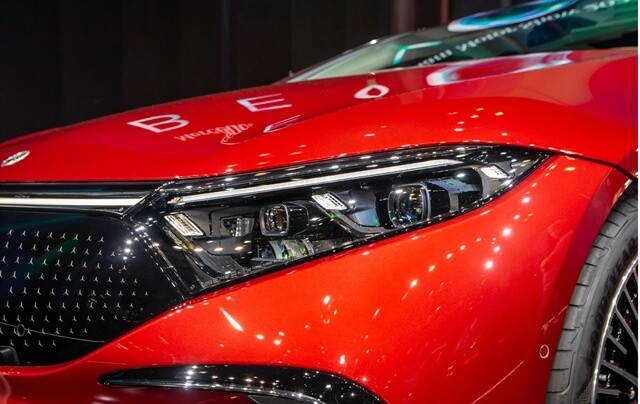 Mercedes-Benz-EQS-580-4Matic-den-pha