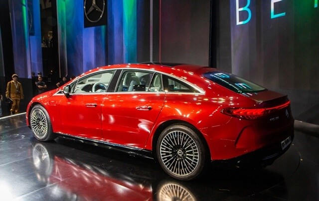 Mercedes-Benz-EQS-580-4Matic-hong-xe