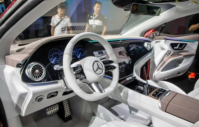 Mercedes-Benz-EQS-580-4Matic-khoang-lai