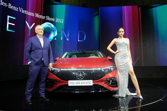 Mercedes-Benz-EQS-580-4Matic-ra-mat