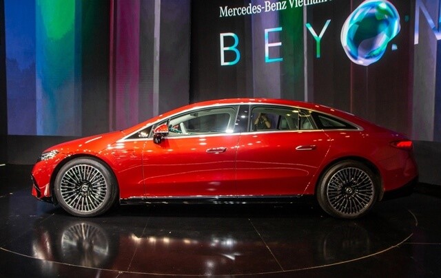 Mercedes-Benz-EQS-580-4Matic-than-xe