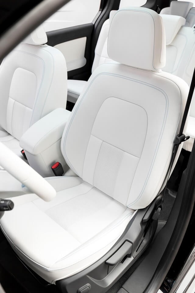 Mercedes-Benz-EQT-Concept-ghe-hang-dau