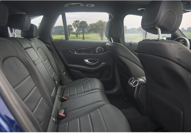 Mercedes-Benz-GLC-200-2017-khoang-hanh-khach