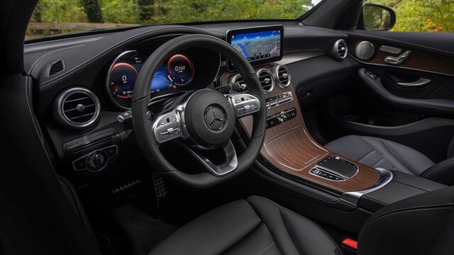 Mercedes-Benz-GLC-300-2020-noi-that-khoang-lai