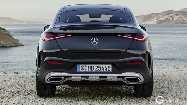 Mercedes-Benz-GLC-300-Coupe-duoi-xe