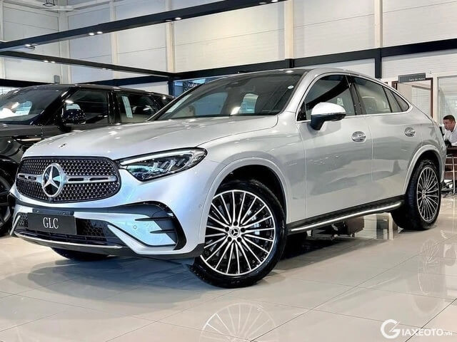 Mercedes-Benz-GLC-300-Coupe-gia-xe