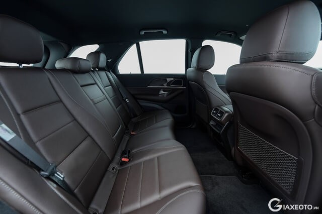 Mercedes-Benz-GLE-350-de-khoang-hanh-khach