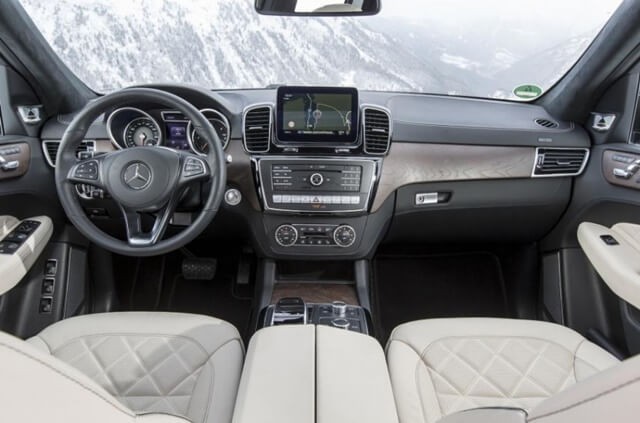 Mercedes-Benz-GLS-350D-4Matic-cabin