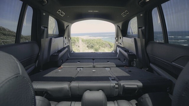 Mercedes-Benz-GLS-400D-2021-khoang-hanh-ly