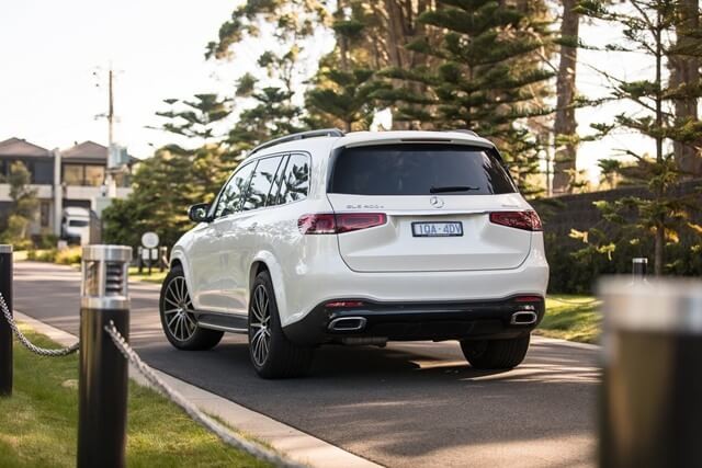 Mercedes-Benz-GLS-400D-2021-phan-duoi-xe