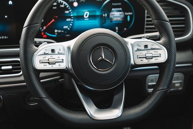 Mercedes-Benz-GLS-400D-2021-vo-lang