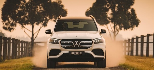 Mercedes-Benz-GLS-400D-2021