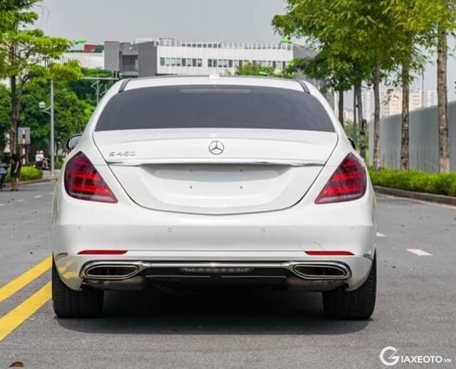 /Mercedes-Benz-S450-2017-duoi-xe