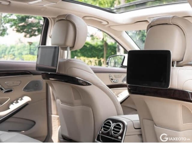 Mercedes-Benz-S450-2017-man-hinh-khoang-hanh-khach