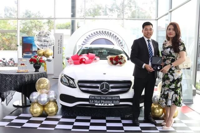 Mercedes-Long-Bien-Ha-Noi-giao-xe-khach-hang