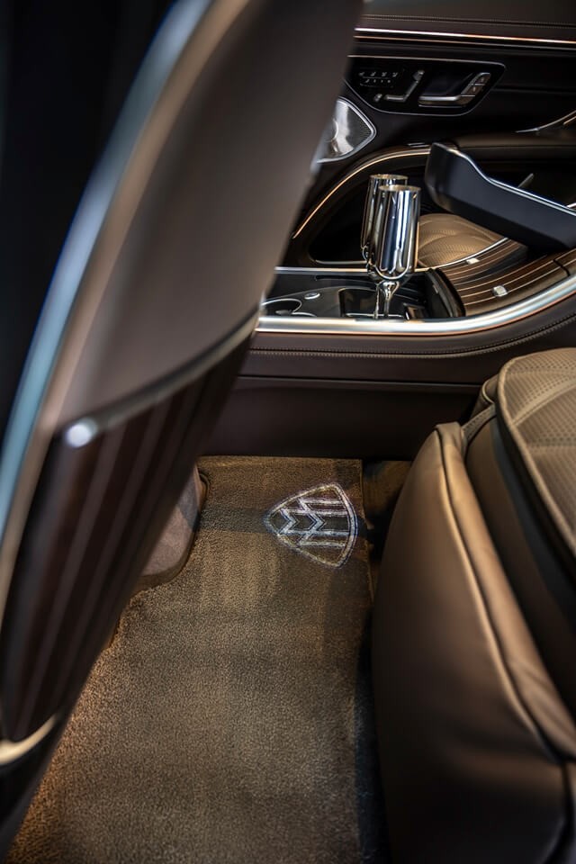 Mercedes-Maybach-EQS-680-hoc-de-do-khoang-hanh-khach