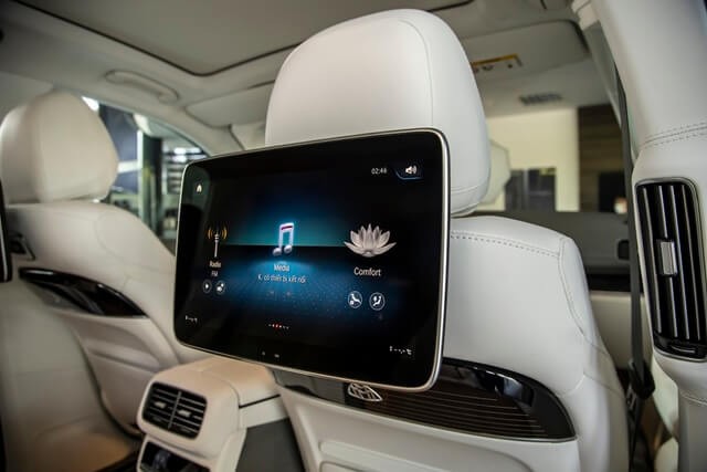 Mercedes-Maybach-GLS-600-Edition-100-man-hinh-ghe-sau