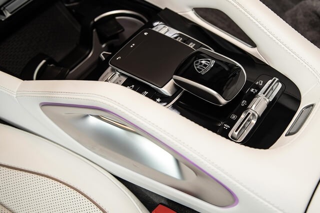 Mercedes-Maybach-GLS-600-Edition-100-trung-tam-dieu-khien