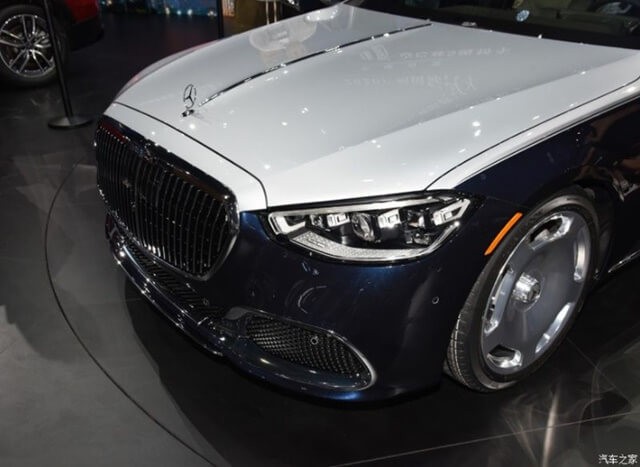 Mercedes-Maybach-S480-den-xe