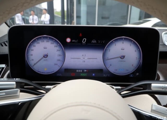 Mercedes-Maybach-S480-man-hinh-ky-thuat-so