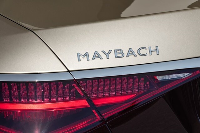 Mercedes-Maybach-S580-4Matic-2021-logo-duoi-xe