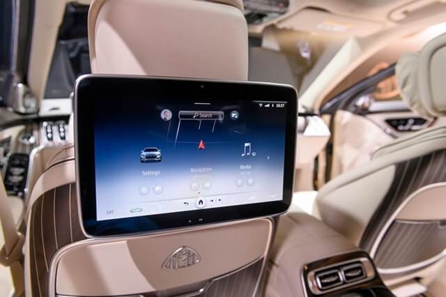 Mercedes-Maybach-S580-4Matic-2021-man-hinh-ghe-sau