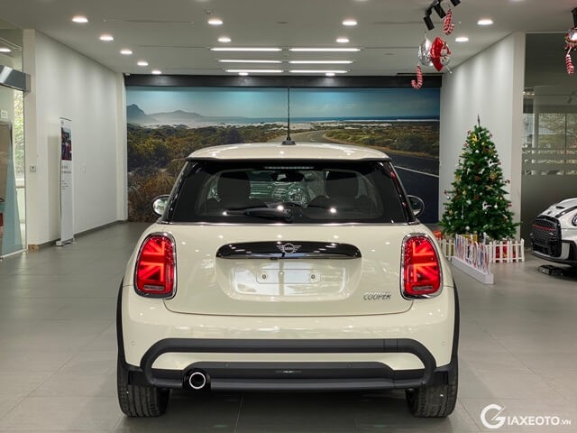 Mini-Cooper-3-cua-duoi-xe