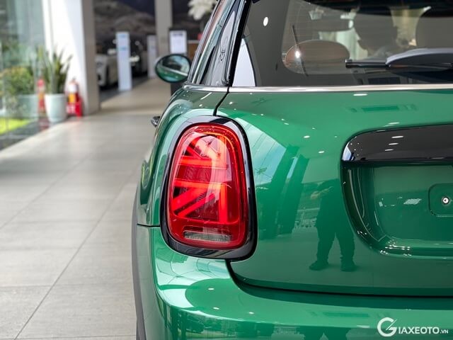 Mini-Cooper-5-cua-den-hau