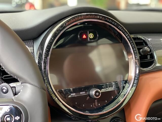 Mini-Cooper-5-cua-man-hinh-thong-tin-giai-tri