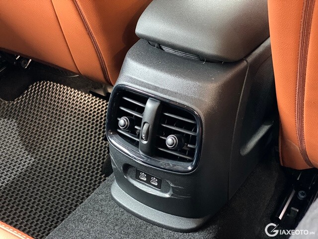 Mini-Cooper-Clubman-cua-gio-dieu-hoa