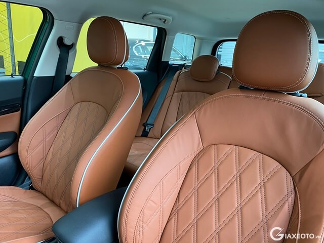 Mini-Cooper-Clubman-ghe-ngoi-khoang-lai