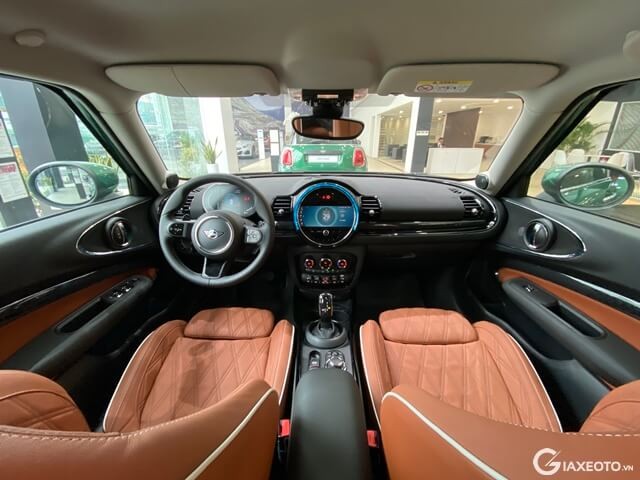 Mini-Cooper-Clubman-khoang-lai