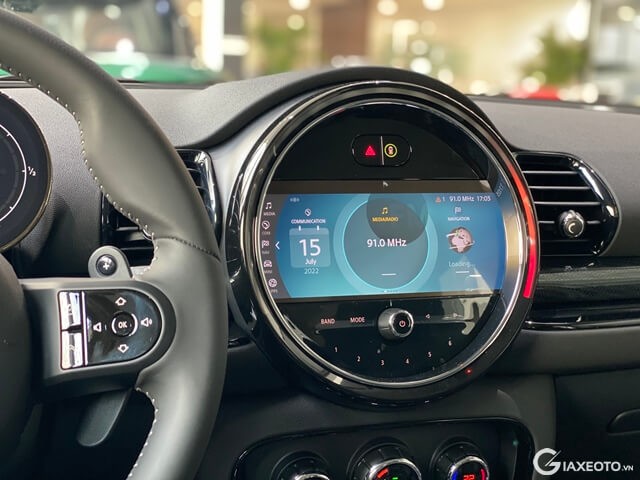 Mini-Cooper-Clubman-man-hinh-trung-tam